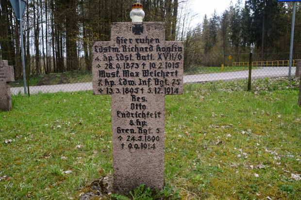 Kolonia Pozezdrze - Cmentarz wojenny w Koloni Pozezdrze jest miejscem spoczynku 82 żołnierzy armii niemieckiej i 521 żołnierzy armii rosyjskiej