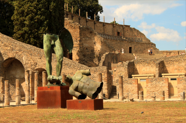 Pompeje - rzeźby Igora Mitoraja