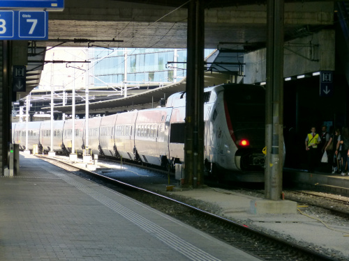 Wjeżdża TGV 150
