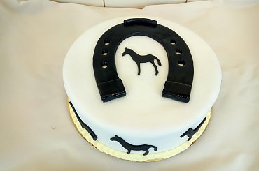 tort z podkową #tort z #podkową #tort #kla #dzieci #torty #okolicznościowe #tort #torty #konik #podkowa #tort z #podkową