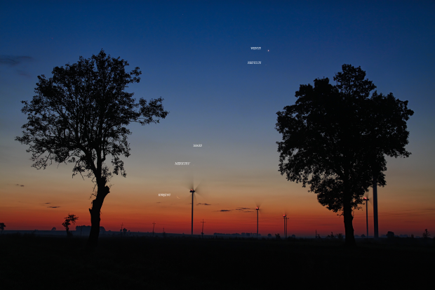 Koniunkcja Księżyc-Merkury-Wenus-Mars-Regulus