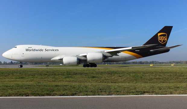 Boeing 747-8 linii cargo UPS. Ten kolos ma 76 m długości :)