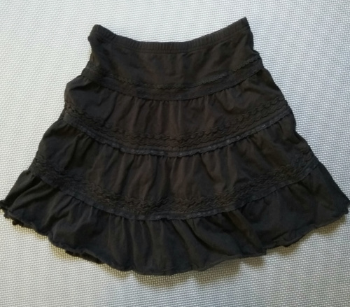 czarna spódnica z falbanami H&M 140 cm 9-10l pas 29 do 33x2 dł37 CENA: 10 ZŁ