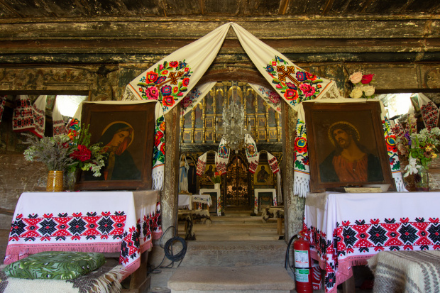 Wnętrze kościoła w Surdesti