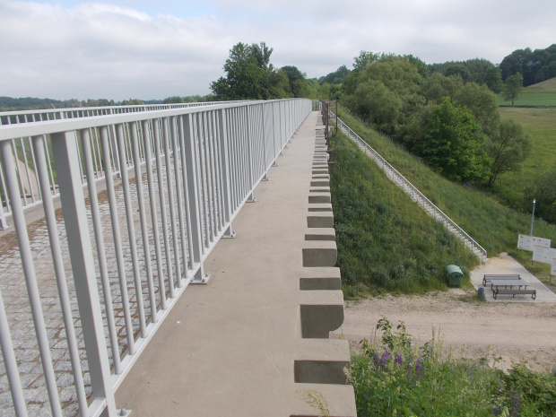 Glaznoty-odnowiony most nad rzeką Gizelą dawnej linii kolejowej Samborowo-Turza Wielka