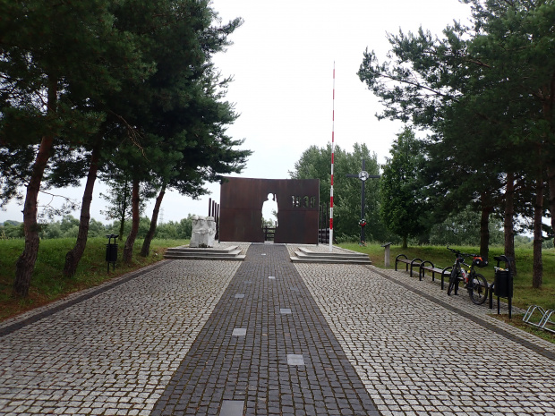 Pomnik Bohaterów Września w Biskupicach Radłowskich nad Dunajcem