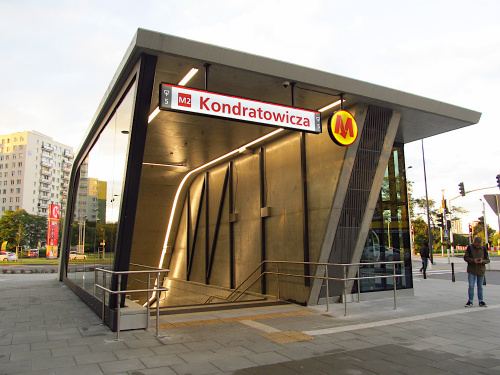 Wejście do stacji metra Kondratowicza